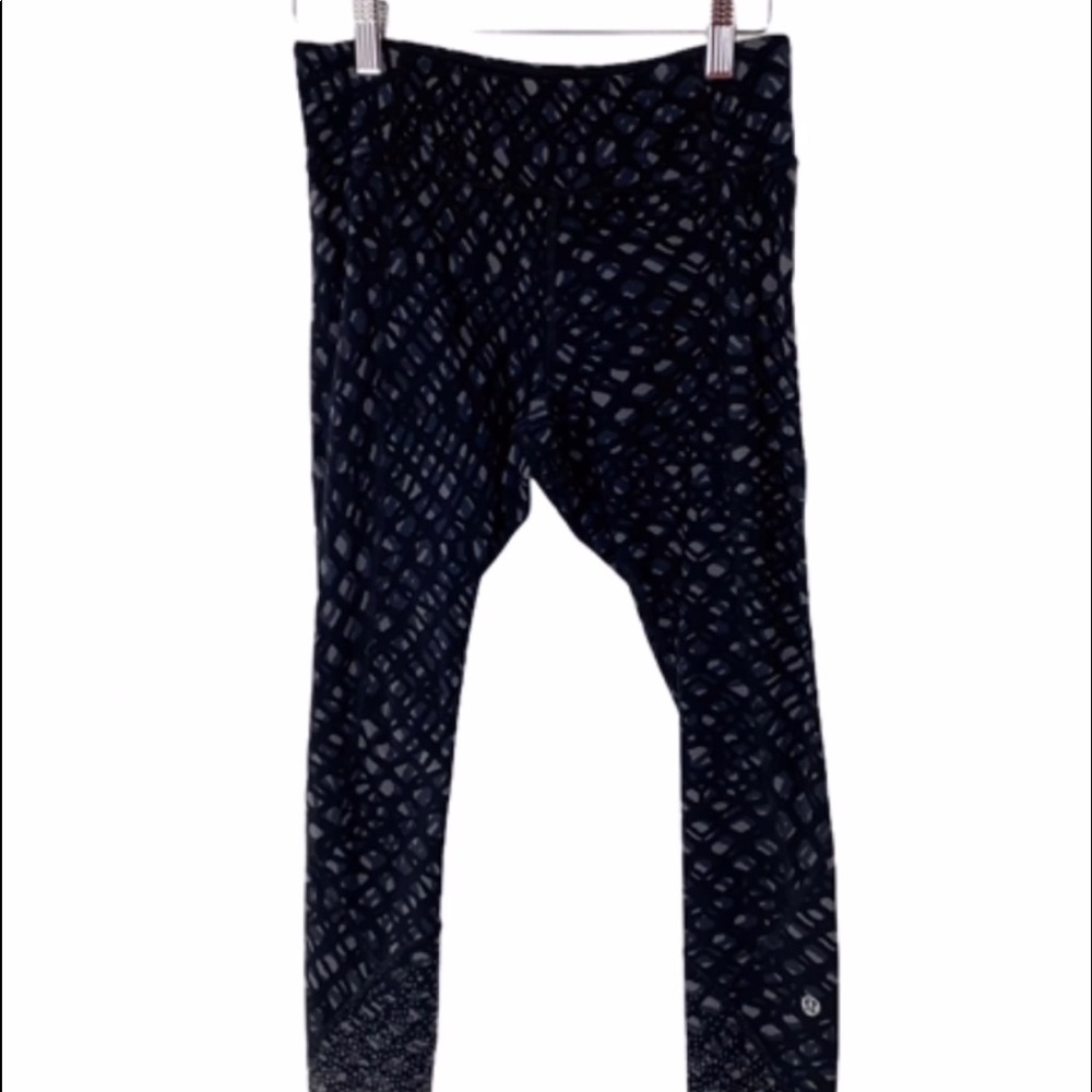 Lululemon 3/4 length pattern leggings